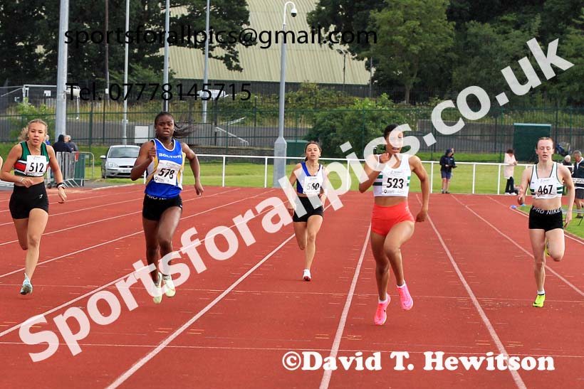 Womens under-17s 200 metres, 2023 Northern Under-13s, Under-15s and Under-17s, Middlesbrough.  Photo: David T. Hewitson/Sports for All Pics
